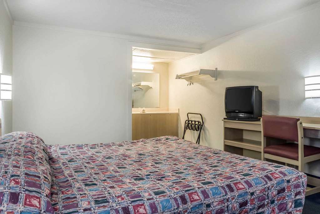 Rodeway Inn Sharonville Habitación foto